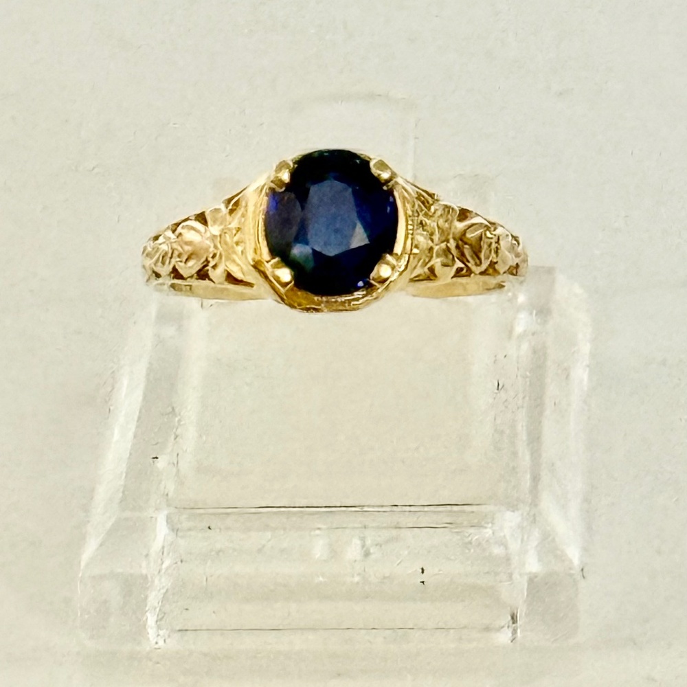 Gorgeous sapphire 14k yellow gold ring diamond accents